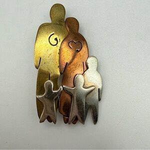 Mima & Oly Farfetched Loving Family Multi toned Pin Brooch 3 Children Family 5